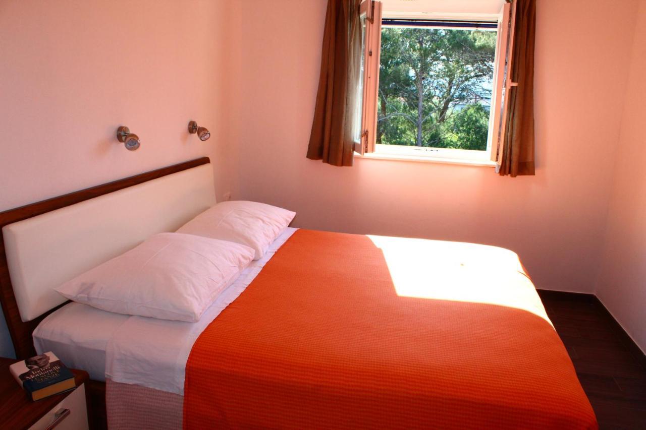 Gorgonia Suites In Verunic Room photo